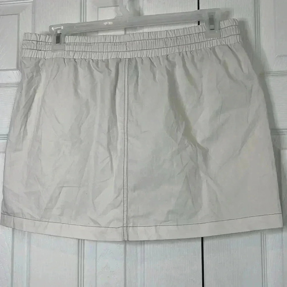 Women's Parachute Cargo Mini Skirt - Wild Fable'
Off-White Size L - Picture 8 of 10